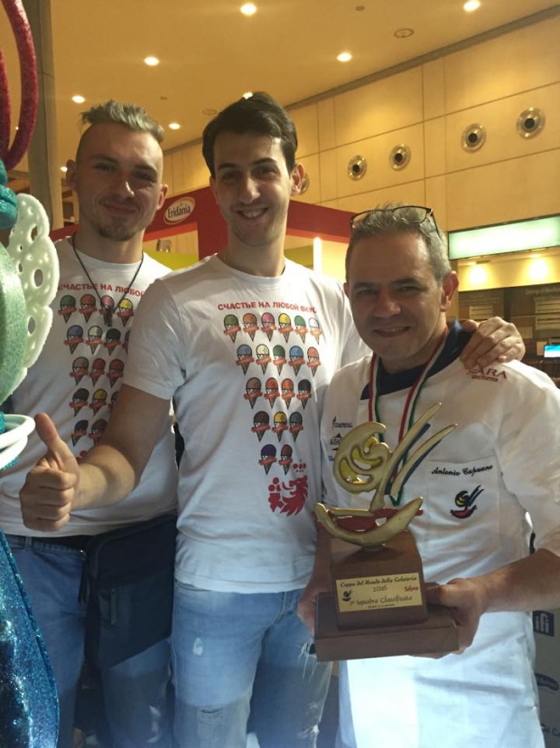 Кирилл Крылов, Серджио Роди и капитан итальянской команды Антонио Капуано на выставке SIGEP