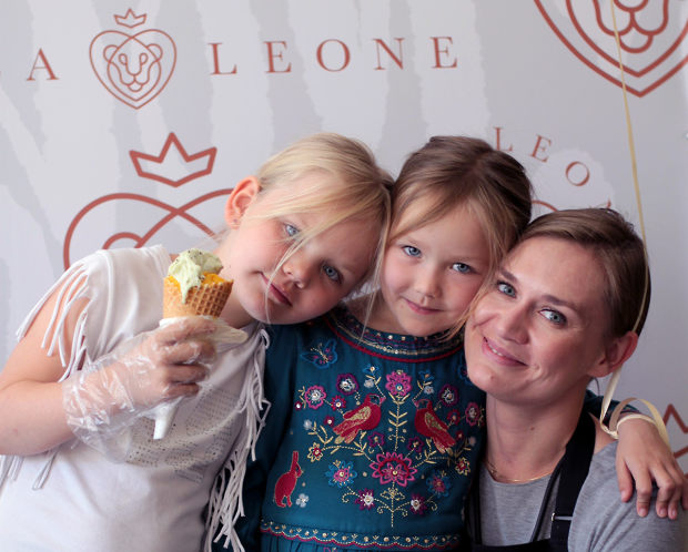 Актриса Мария Машкова с дочерьми